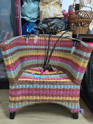 Poltrona in vimini con lampada