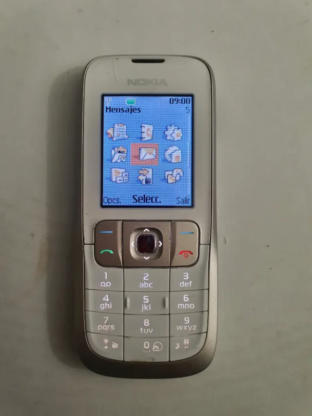 Móvil Nokia 2630 Plata/Blanco