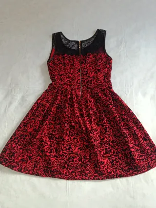 Vestido fiesta romántico rojo y negro