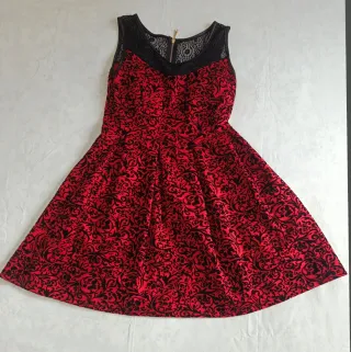 Vestido fiesta romántico rojo y negro