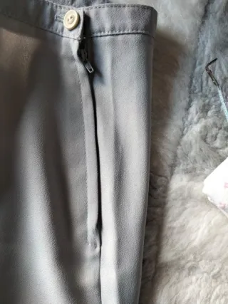 Tengo 2Pantalón de pinzas grises. 44 y 48