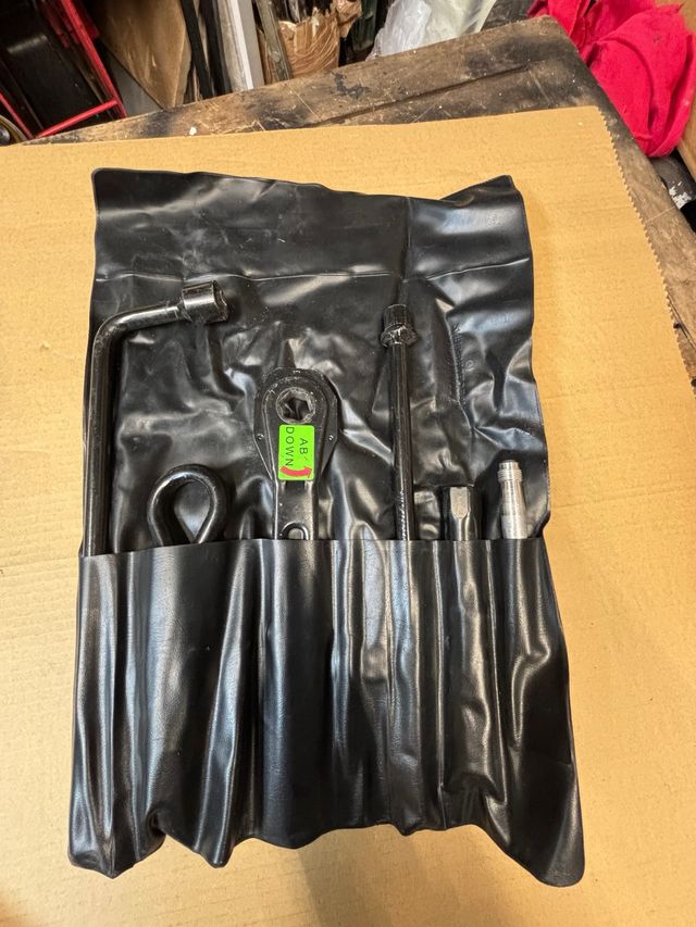 Kit herramientas Mercedes Vito Viano Tourer