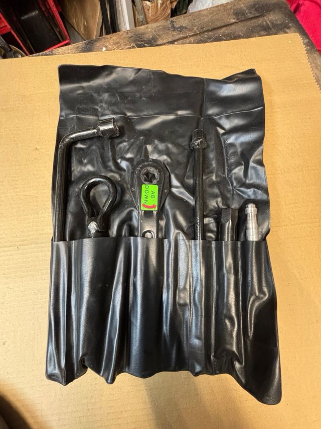 Kit herramientas Mercedes Vito Viano Tourer