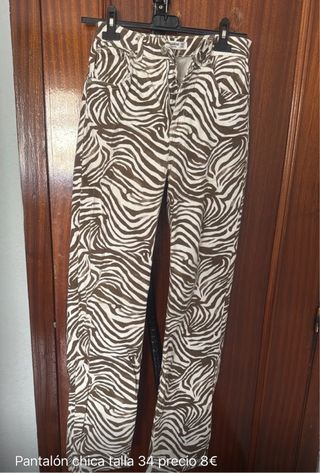 Pantalón Pull&Bear estampado cebra talla 34