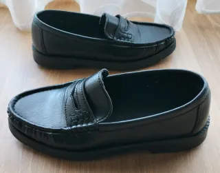 Zapatos negros tipo mocasín
