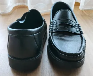 Zapatos negros tipo mocasín