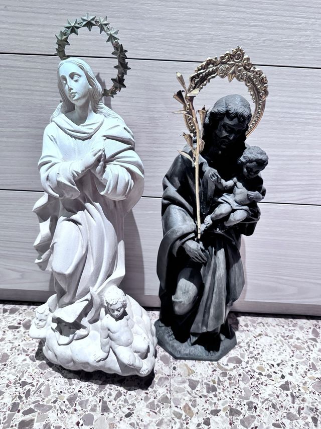 Figuras religiosas vírgenes y niño