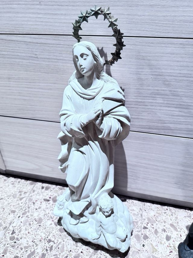 Figuras religiosas vírgenes y niño