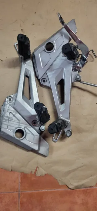 Estriberas Honda CBF 250 con soportes