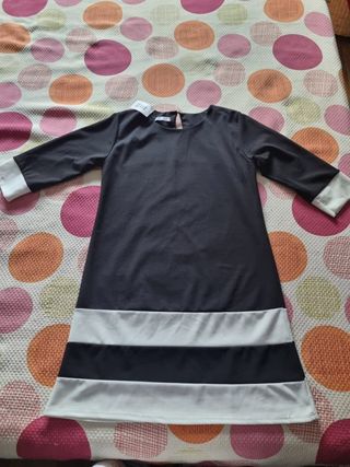 Vestido negro con rayas blancas