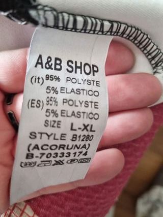 Vestido negro con rayas blancas