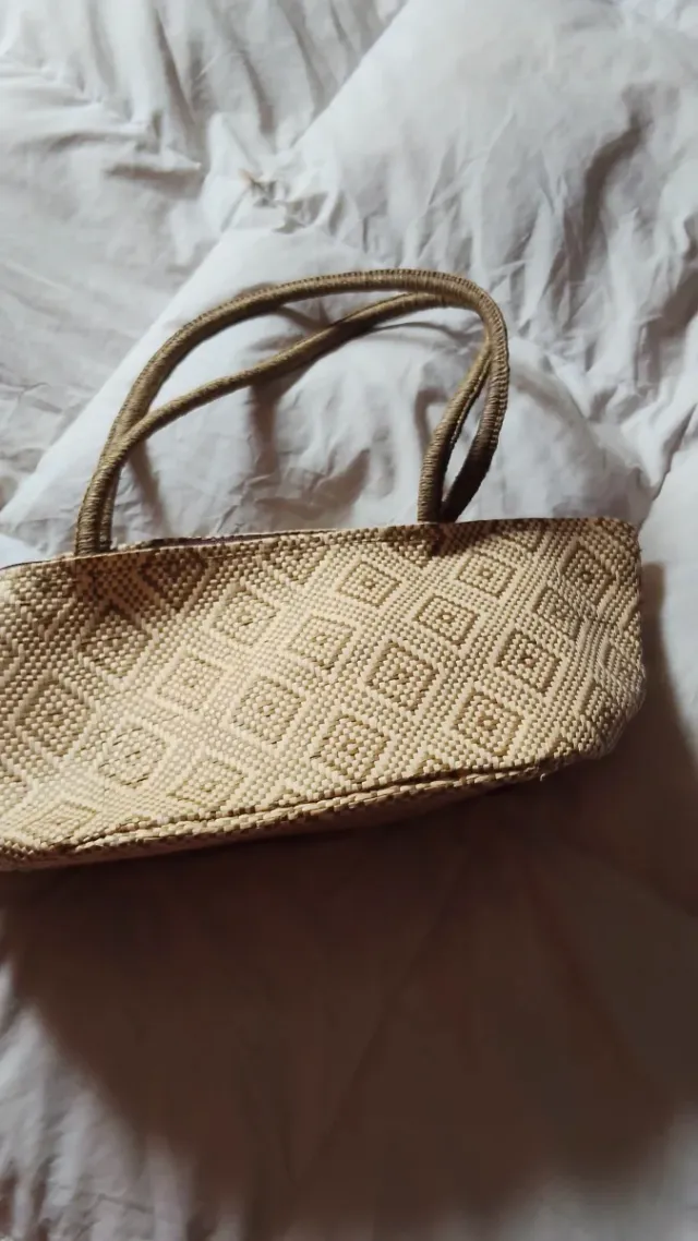 Bolso de ratán beige