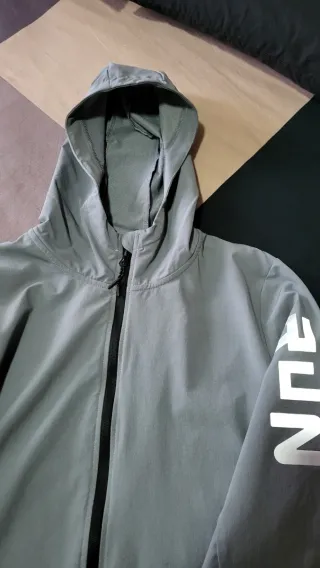 Chaqueta deportiva hombre verde oliva