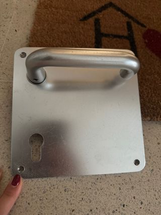 Manilla con placa y cerradura