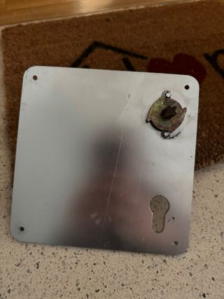 Manilla con placa y cerradura