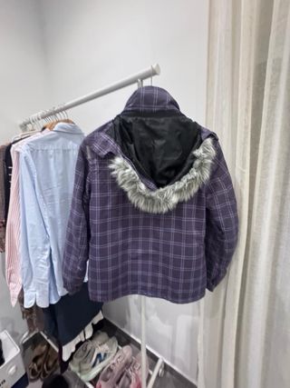 Chaqueta de nieve a cuadros morada