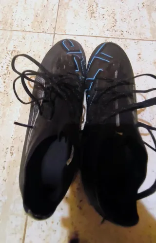 Zapatos de fútbol Puma, Talla 39. Solo 3 usos.