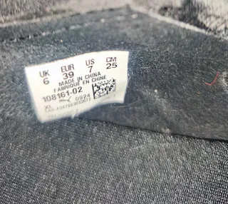 Zapatos de fútbol Puma, Talla 39. Solo 3 usos.