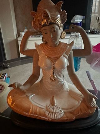 Figura decorativa mujer buda 4 brazos
