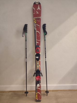 Esquís Atomic y bastones Rossignol