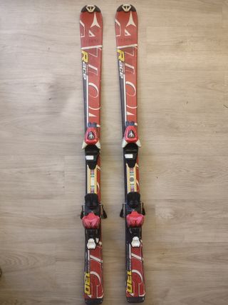 Esquís Atomic y bastones Rossignol
