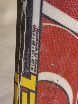 Esquís Atomic y bastones Rossignol