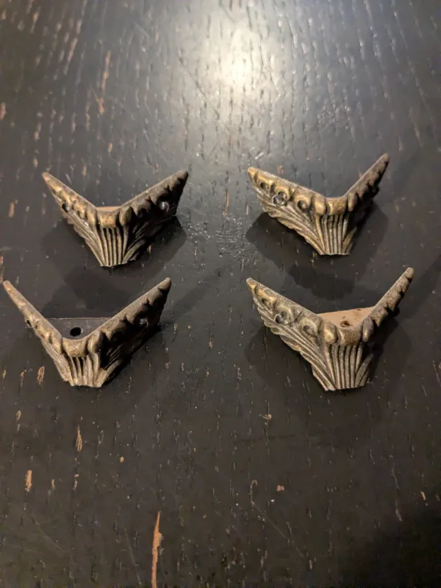 Herrajes decorativos para esquinas (4 unidades)