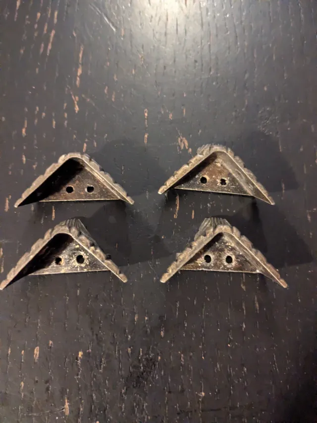 Herrajes decorativos para esquinas (4 unidades)