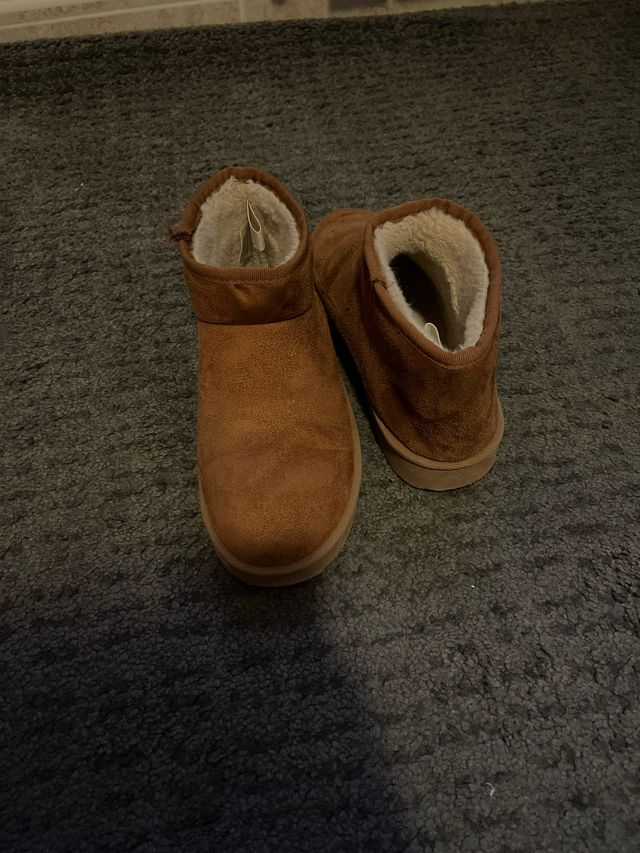 Botas de pelo marrones