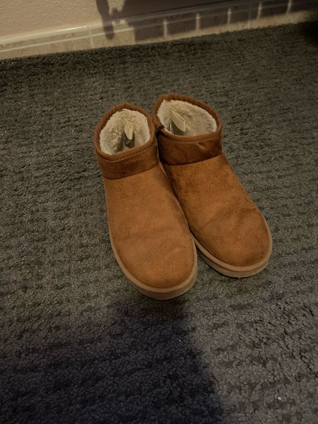 Botas de pelo marrones