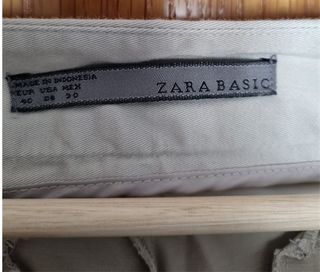 Pantalón beige acampanado