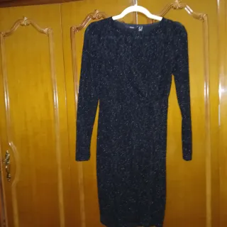 Vestido negro brillante manga larga
