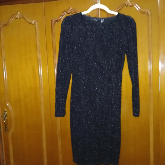 Vestido negro brillante manga larga
