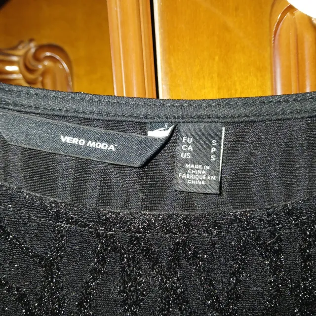 Vestido negro brillante manga larga