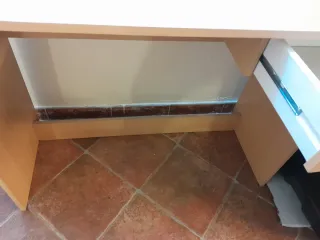 Scrivania color legno chiaro