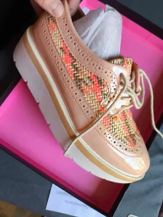 Zapatos de plataforma con tejido