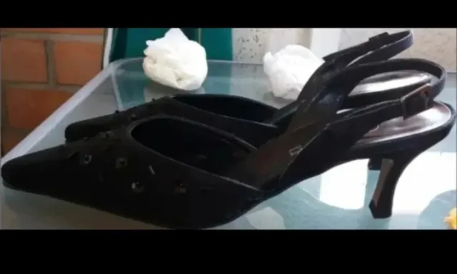 Sandalias de tacón Negro Adornadas.