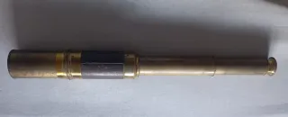 Catalejo de latón antiguo