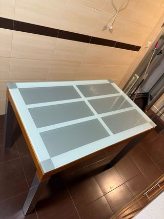 Tavolo da cucina in vetro e legno