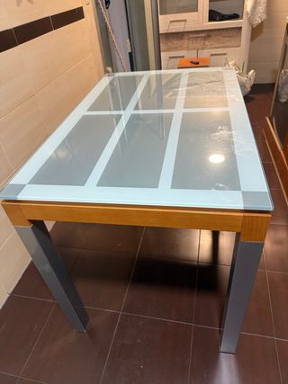 Tavolo da cucina in vetro e legno