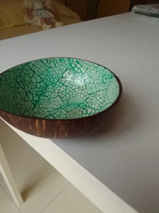 Cuenco de coco con diseño craquelado