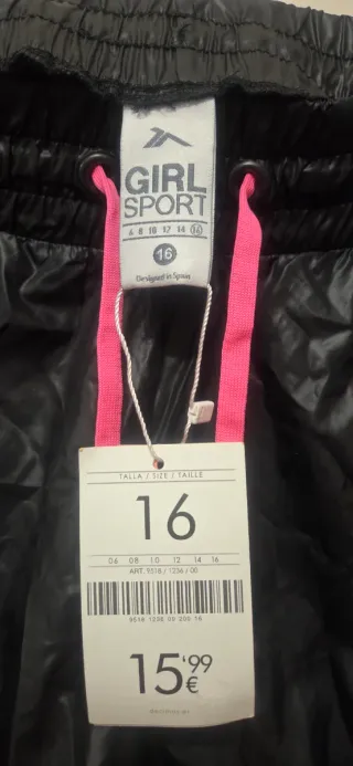 Pantalón corto deportivo negro y rosa