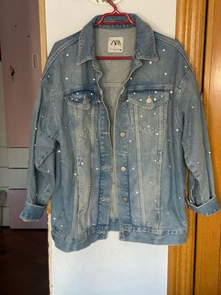 Chaqueta vaquera Zara con pedrería