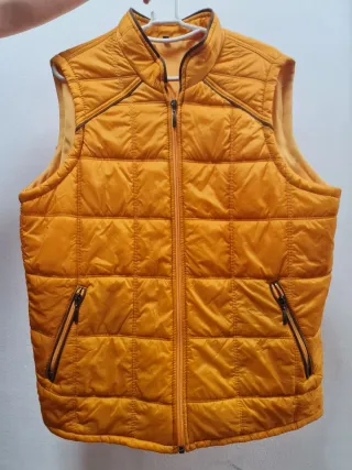 Chaleco acolchado naranja con cremallera