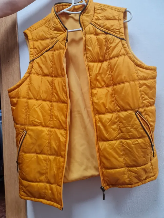 Chaleco acolchado naranja con cremallera