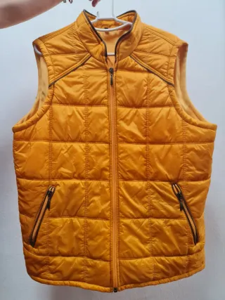 Chaleco acolchado naranja con cremallera