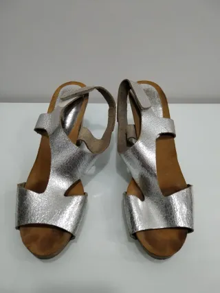 Sandalias de piel plateadas