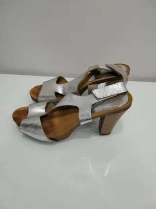 Sandalias de piel plateadas