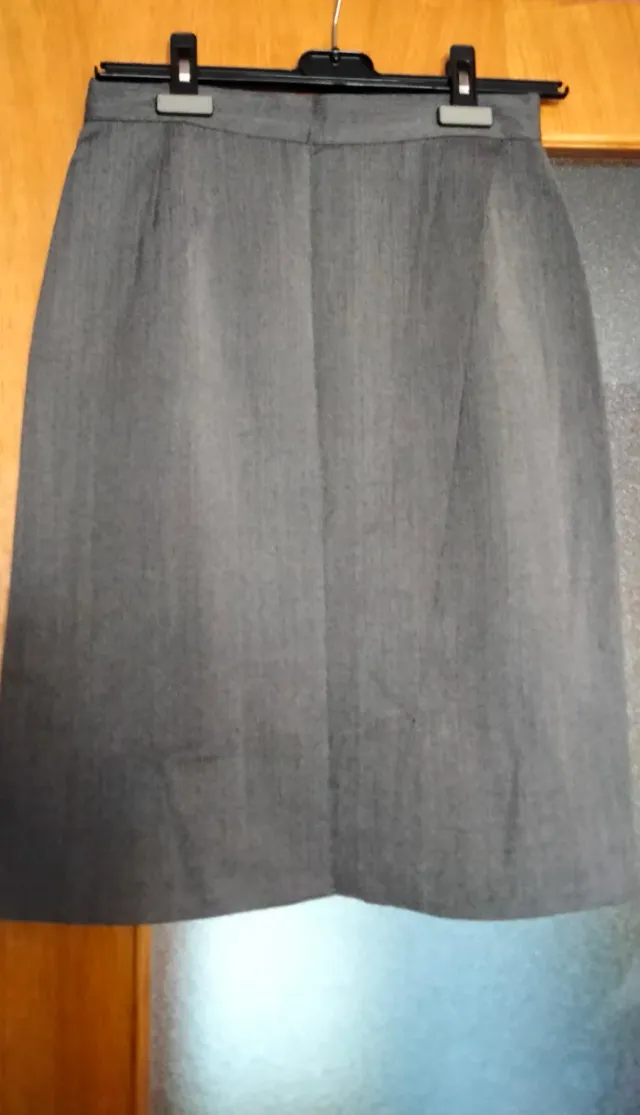 Falda gris y de otros colores