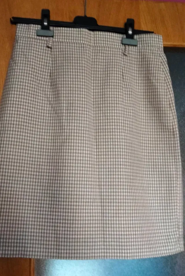 Falda gris y de otros colores